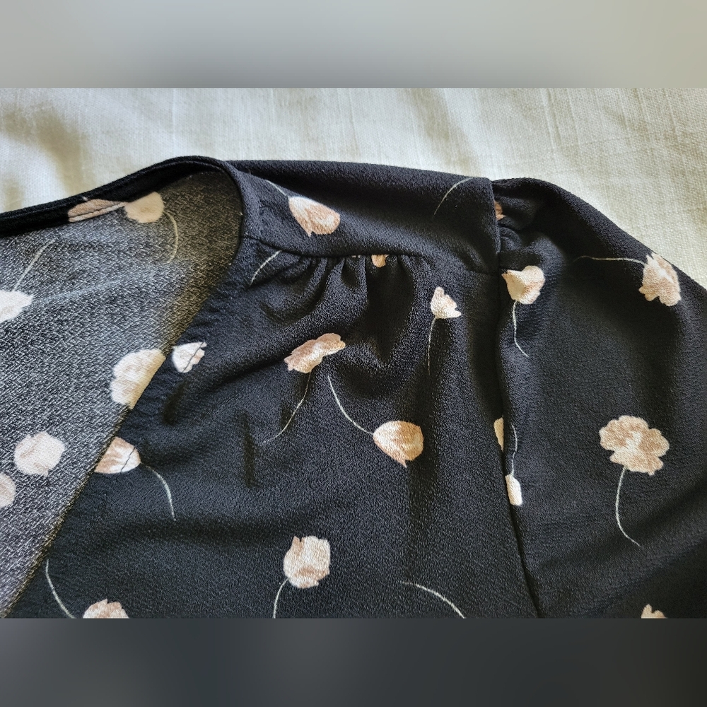 ⚘️V-neck Knit Top - Picture 7 of 11